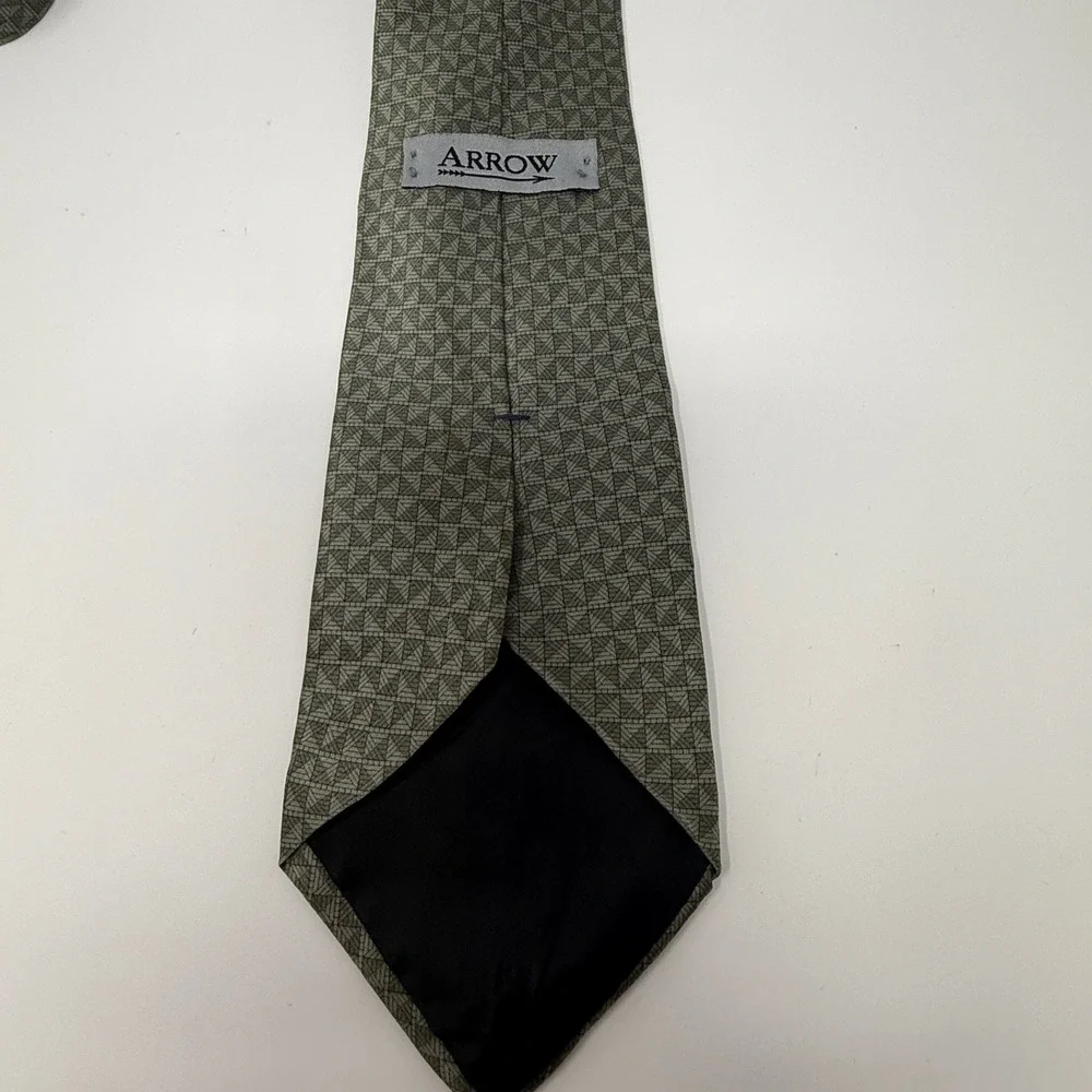 Arrow Mens Silk Tie Olive Green Grey Geometric Square Pattern Made in USA 3.75